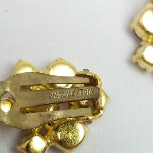 Vintage Red Orange Little Rhinestone Cluster Clip On Earrings Made in Austria - Picture 4 of 8